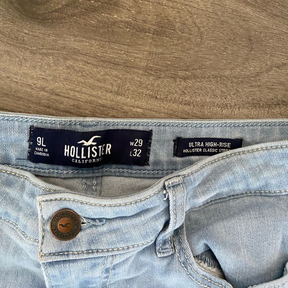 Hollister High Rise Jeans - Picture 3 of 4